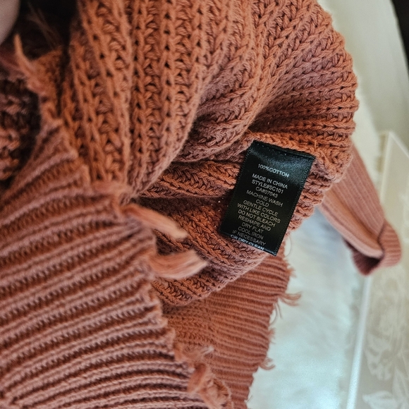 Anthropologie Moon & Madison *Rare* Deep V Fray Cardigan (NWT) - Picture 5 of 8